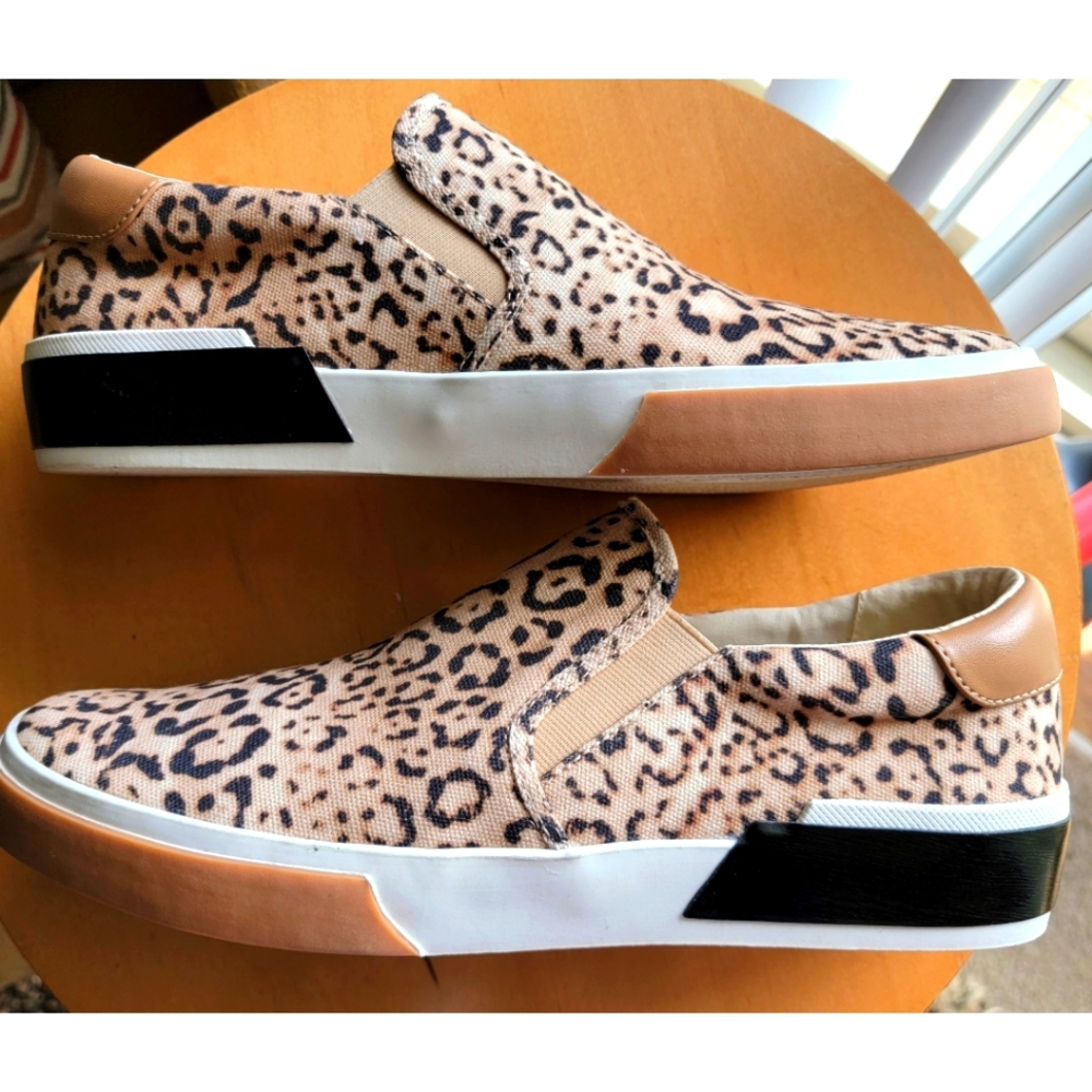 Dolce Vita size 11 Leopard Print Sneaker